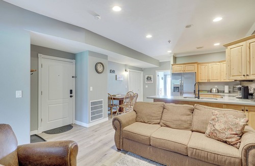 Midway Condo | Luxe Midway Condo w/Golf Course & Mountain Views!