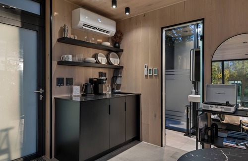 Deadwood House | Luxe Mirror Cabin by REFLECT+RECONNECT/Hot Tub