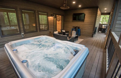 Hochatown Cabin | LUXE Modern 1 Bedroom Studio Cabin minutes away from Beavers Bend!