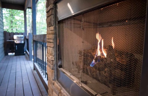 Hochatown Cabin | LUXE Modern 1 Bedroom Studio Cabin minutes away from Beavers Bend!