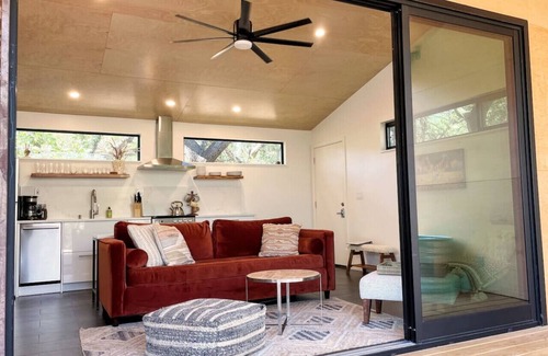Dripping Springs Cabin | Luxe Modern Treehouse w Heated Pool & Firepit