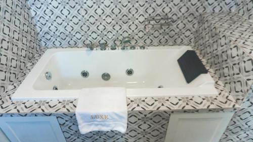 Lance aux Epines Apartment | LUXE MORDERN RESIDENTIAL LIVING INC.