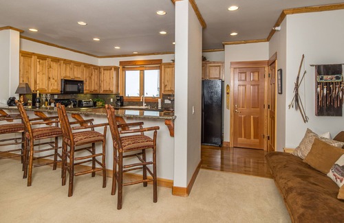 Big Sky Condo | Luxe Mountain Condo! Private Deck with Grill and Stunning Views!