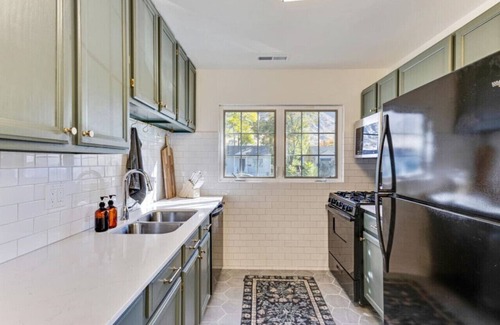 Foot Hills House | Luxe Mountainview Haven | Backyard | Massage*