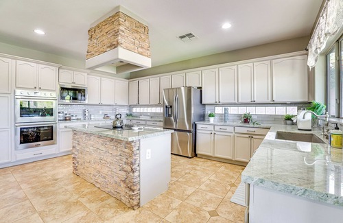 Carefree Crossing House | Luxe Mtn-View Mansion w/Hot Tub in Phoenix!