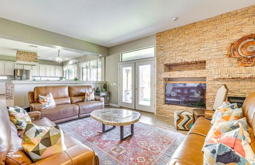 North Gateway House | Luxe Mtn-View Mansion with Hot Tub in Phoenix!
