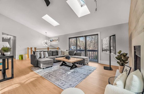 Shelton House | Luxe New England Retreat
