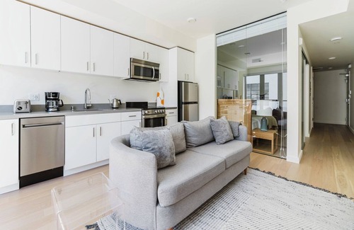 Cathedral Hill Apartment | Luxe Nob Hill 1BR w/Pet Area & Rooftop, nr Hospital, by Blueground