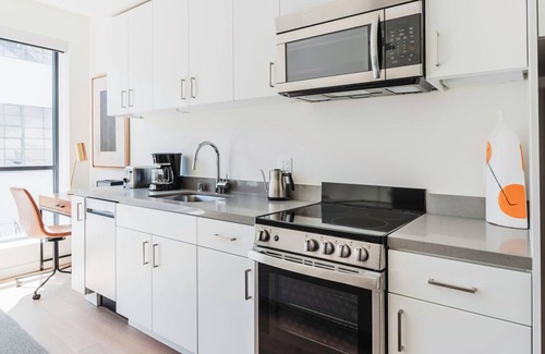 Cathedral Hill Apartment | Luxe Nob Hill 1BR w/Pet Area & Rooftop, nr Hospital, by Blueground