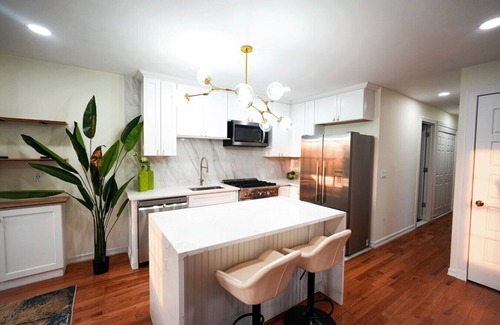 West New York Condo | Luxe NYC View Mansion | 6BR 4BA + Balcony + Garage