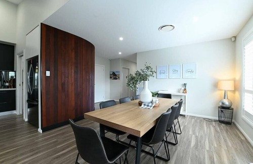 Dubbo House | Luxe on Lincoln - Close to Zoo, Rejuvenating Pool