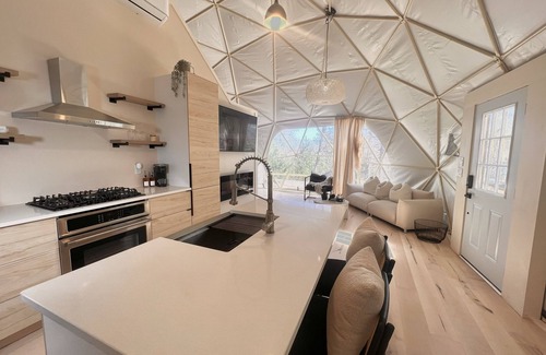 Mineral Bluff Cabin | Luxe Outdoor Movie Theater Hot Tub Glamping Dome
