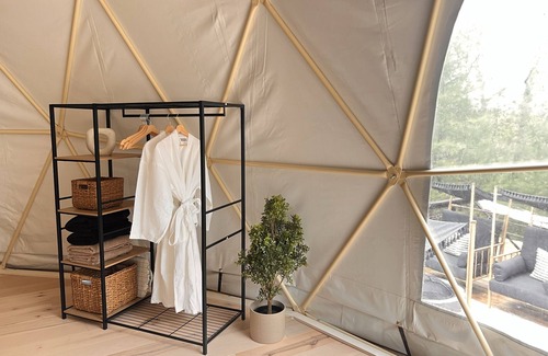 Mineral Bluff Cabin | Luxe Outdoor Movie Theater Hot Tub Glamping Dome