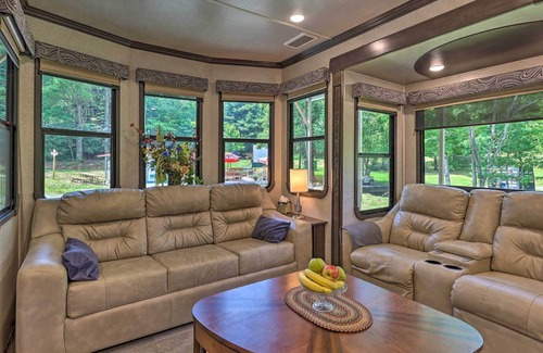 Ennice House | Luxe Park Model RV with Outdoor Entertainment!
