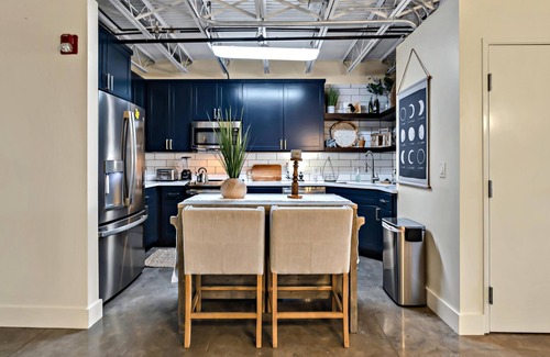 Brazos Condo | Luxe Penthouse: Downtown Magnolia/Baylor/McLane/Foster Pavilion