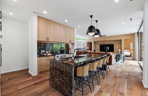 Zilker House | Luxe | Pool | Sauna | Grill | Daybed | Wellness