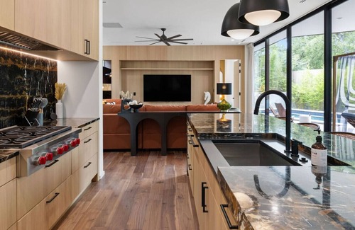 Zilker House | Luxe | Pool | Sauna | Grill | Daybed | Wellness