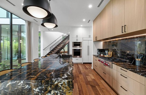 Zilker House | Luxe | Pool | Sauna | Grill | Daybed | Wellness