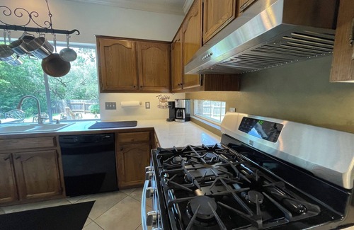 Lower Basin Lake Travis House | Luxe Ranch Vibe in Austin-5 BR, Views, Pools, Trails, Deck, Fire Pit, Near Lakes