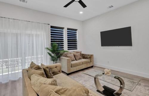 Dallas House | Luxe Retreat in the Heart of Dallas l Pet-Friendly