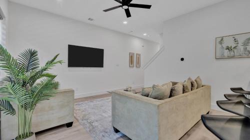 Dallas House | Luxe Retreat in the Heart of Dallas l Pet-Friendly