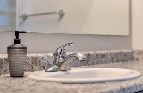 Pickering House | Luxe Retreat: Modern Gem 4B/2.5B+Office,5G,Parking