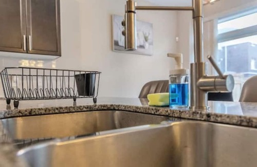 Pickering House | Luxe Retreat: Modern Gem 4B/2.5B+Office,5G,Parking