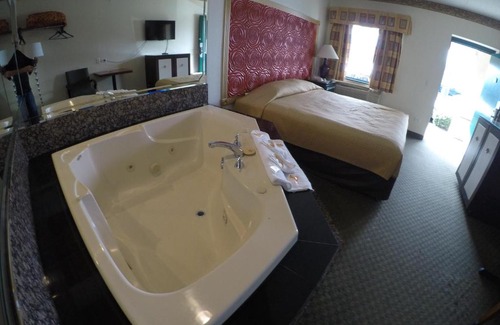 Dolton Hotel | Luxe Romantic Suites