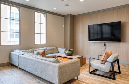 San Bruno Apartment | Luxe San Bruno 3BR w/ Pool, W/D & Gym, easy highway access, by Blueground