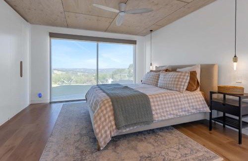 Clarendon Apartment | Luxe Scandinavian 2BR Retreat Near McLaren Vale