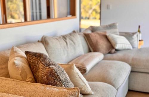 Clarendon Apartment | Luxe Scandinavian 2BR Retreat Near McLaren Vale