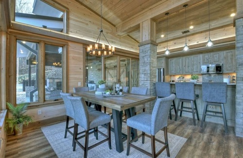 Mineral Bluff Cabin | Luxe & Scenic Escape: Hot Tub ~ Breathtaking Views