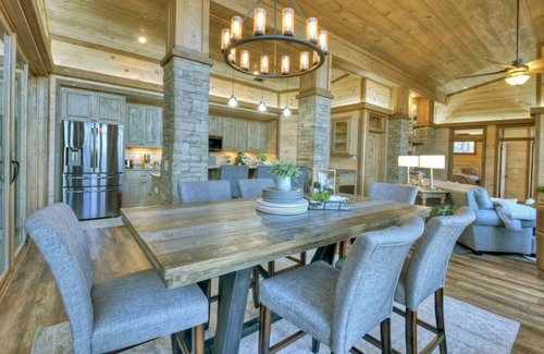 Mineral Bluff Cabin | Luxe & Scenic Escape: Hot Tub ~ Breathtaking Views