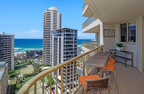 Main Beach Apartment | LUXE SEASCAPE / MAIN BEACH