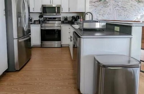 Jackson House | Luxe Ski In & Out at Black Mountain: Hiking, Hot tub, Sauna, AC, leaf peeping