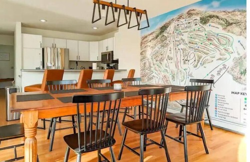 Jackson House | Luxe Ski In & Out at Black Mountain: Hiking, Hot tub, Sauna, AC, leaf peeping