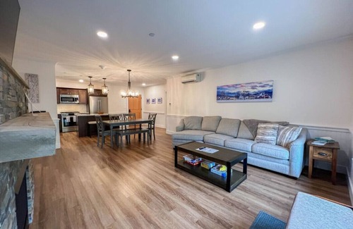 North Conway Condo | Luxe Ski In/Out | Pool, Hot tub, Hiking, N. Conway