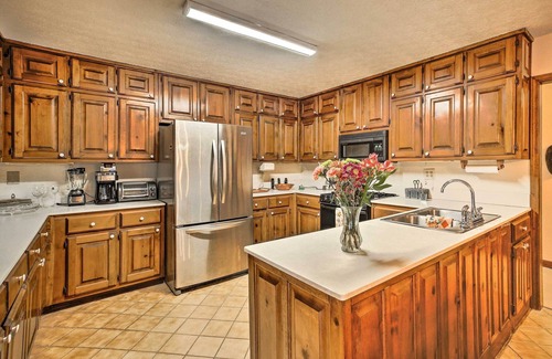 Stone Mountain House | Luxe Spacious Stone Mountain Retreat w/Sauna!