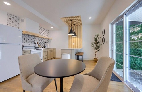 Elizabethtown Apartment | Luxe Stay for Two w/Private Hot Tub & Patio