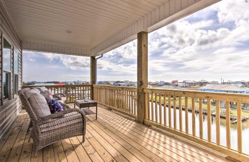 Dauphin Island House | Luxe Stilted Home with Kayaks Walk to Beach