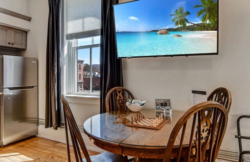 Beacon Apartment | Luxe Studio 4 On Main Street -Luxury Steam Shower, Views! Kitchen, Washer/Dryer