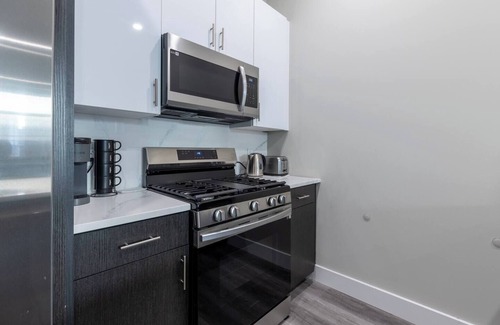 The Heights Apartment | Luxe Suite by NYC w Rooftop & Parking on Premises