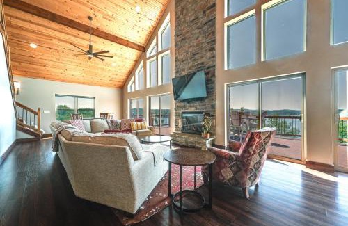 Lampe House | Luxe Table Rock Lake Vacation Rental with Hot Tub!
