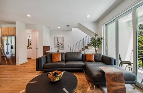 Bayshore Gardens House | Luxe Tampa Townhome: Walkable to Hyde Park ◾ Bayshore Blvd ◾ SoHo ◾ Downtown