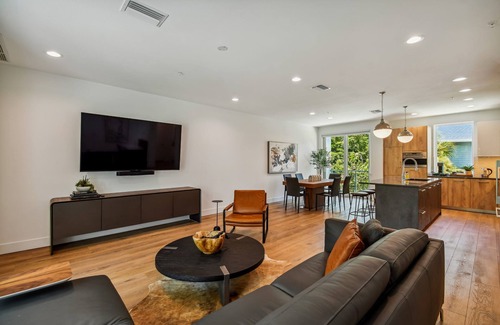 Bayshore Gardens House | Luxe Tampa Townhome: Walkable to Hyde Park ◾ Bayshore Blvd ◾ SoHo ◾ Downtown