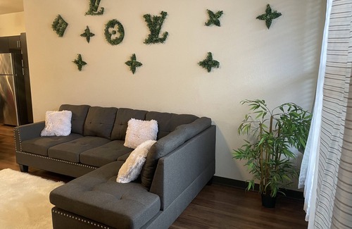 Newnan Apartment | Luxe Townhome Apt 20 Min to Airport!
