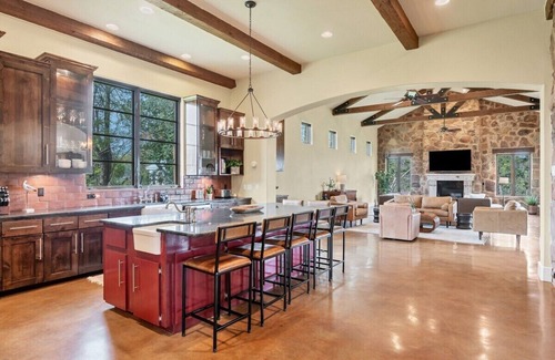 Sunset Valley Villa | Luxe Tuscan Villa on 1 Acre with Pool & Pickleball, Sleeps 18, 9 mins to DT