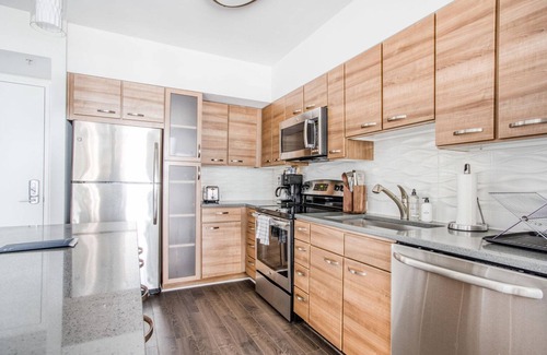 McLean Apartment | Luxe Tysons Corner 1BR w/Pet Grooming Salon, nr Subway, by Blueground