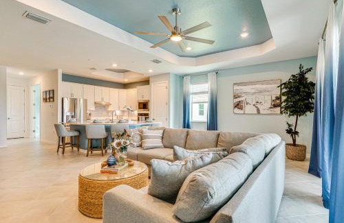 Venice House | Luxe Venice Gem with Outdoor Pool and Hot Tub