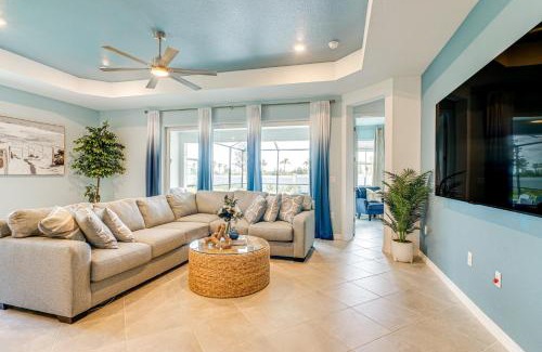 Venice House | Luxe Venice Gem with Outdoor Pool and Hot Tub